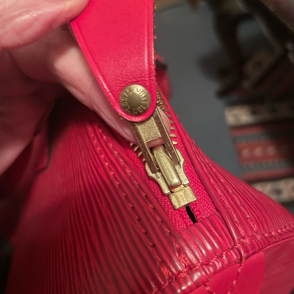 Louis Vuitton Epi Speedy 35 Red Satchel Handbag with Lock + Original Storage Bag - Picture 12 of 13